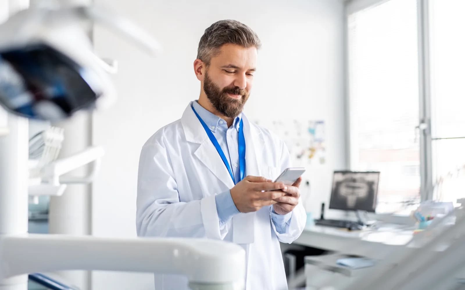 Conseiller New Ortho au téléphone avec un client